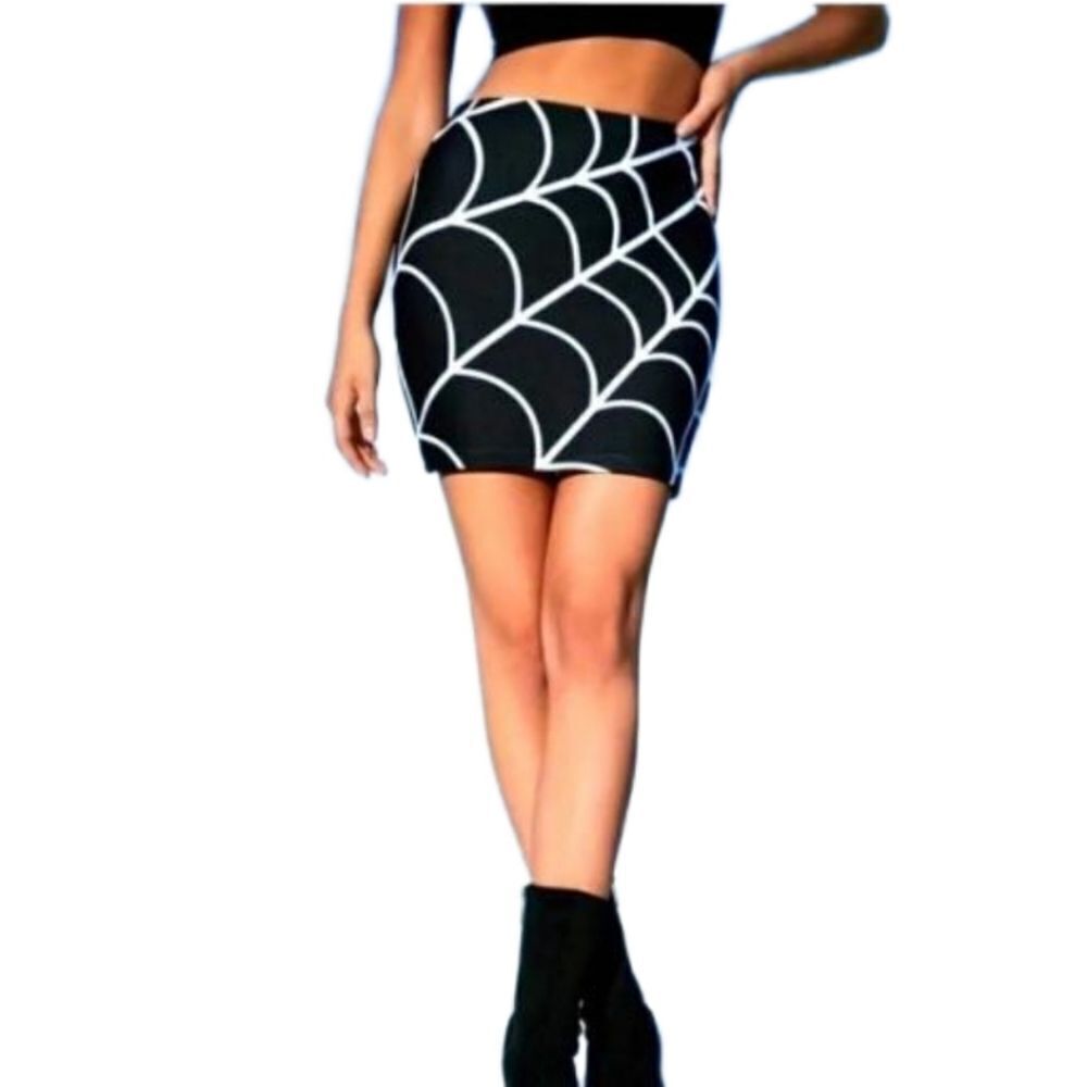 Women's Gorgeous Black and White Web Mini skirt sz xxl
